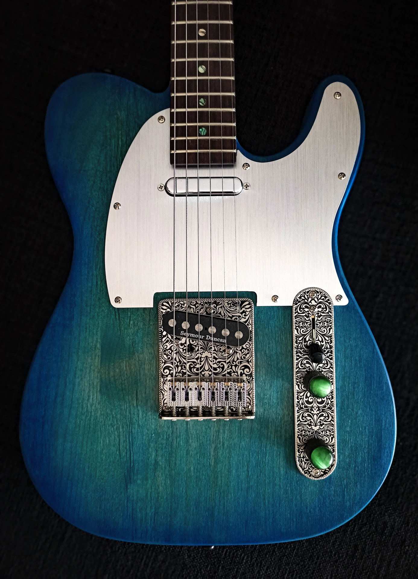 Instrumento terminado — SteamWood